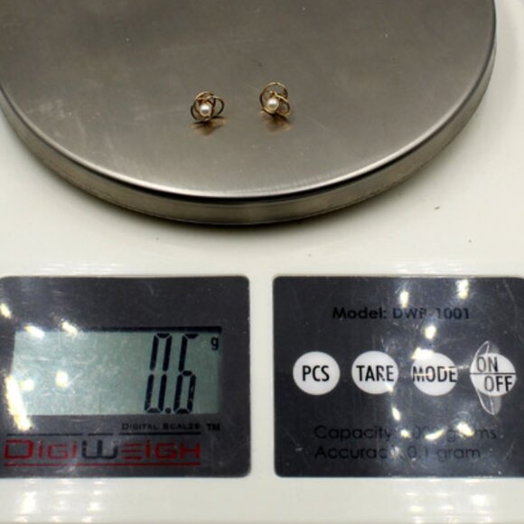 14K Pearl Stud Earrings with Flower Design - Picture 5 of 5